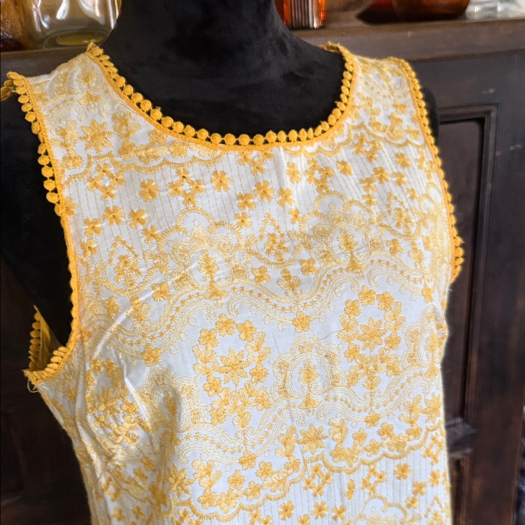 Nwt. Chelsea & Violet Embroidered Dress
